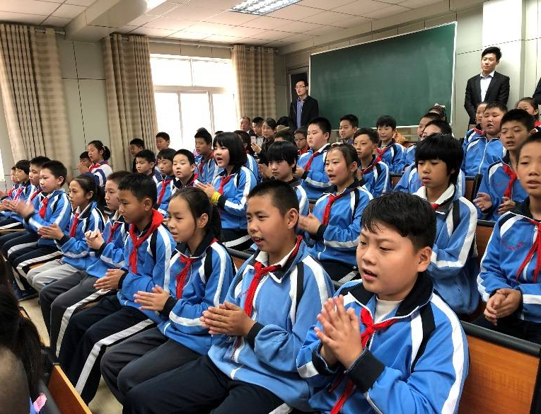 酷游ku游登陆页
乐器捐赠清河实验小学10万“爱心琴”